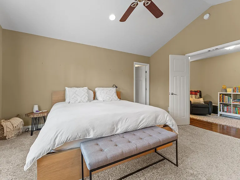155 Devon Cir — Photo 31