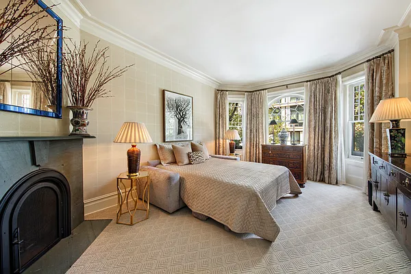 Sold by Compass | media 9