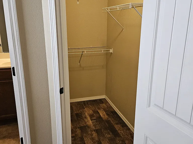 554 Welch St — Photo 11