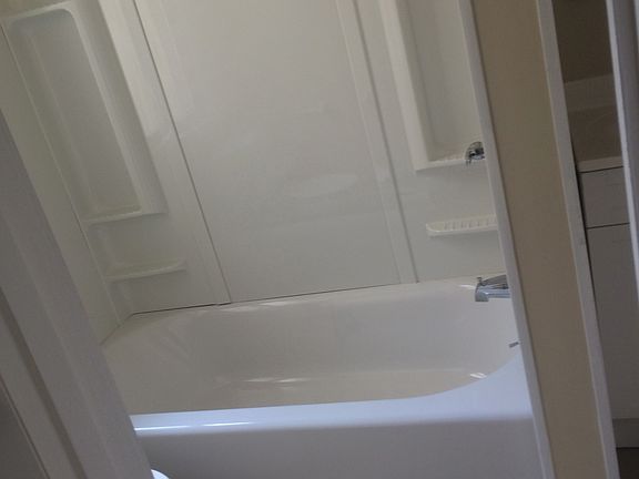 Bathroom Tub/Shower