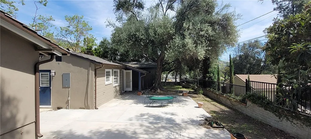 2 bed, 928 sqft, $3,850 — Photo 2