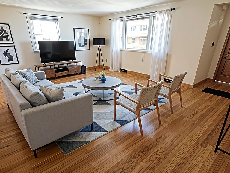 Desmond Ave — Photo 1