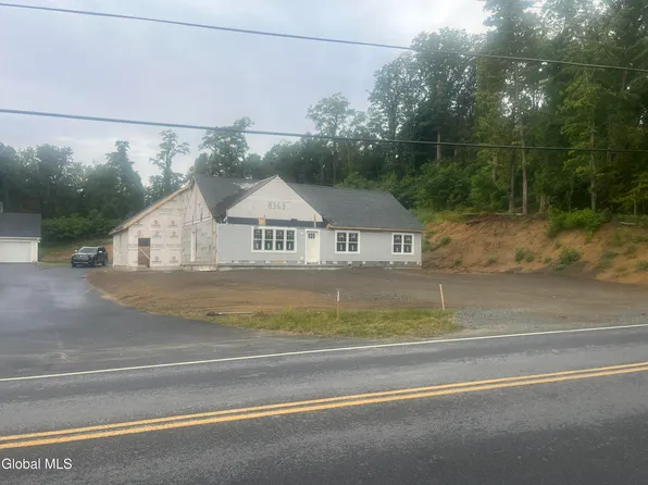 68 Cemetery Road, Halfmoon, NY 12065