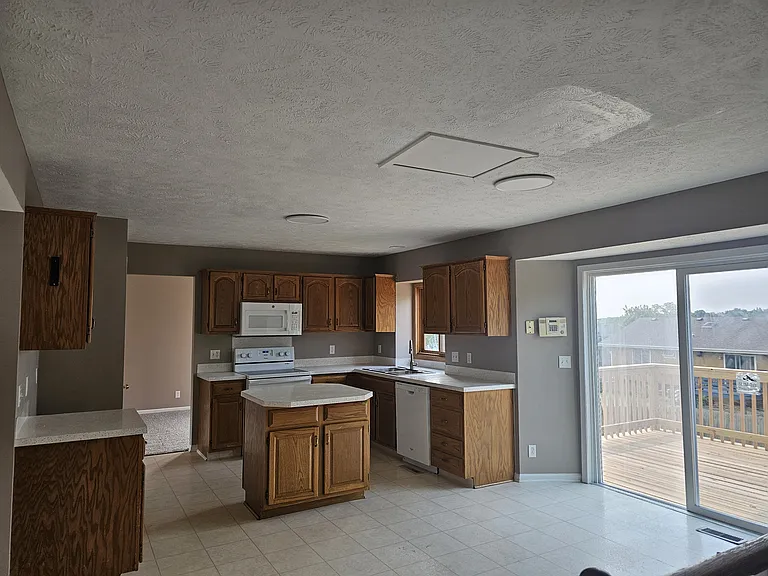 15057 Emmet St — Photo 6