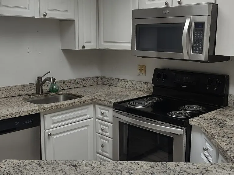 8215 Lake Dr #505 — Photo 7