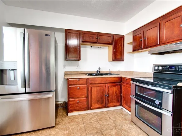 12151 Hitchcock Dr, Cincinnati, OH 45240