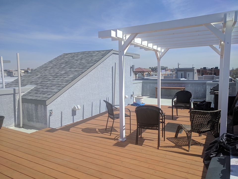 2nd image of 2341 E Hagert St