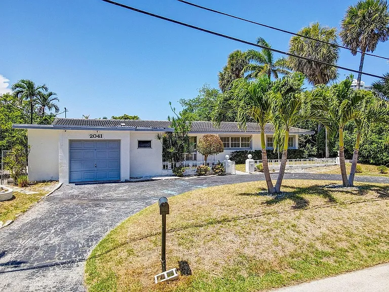 2041 Coral Reef Dr — Photo 46
