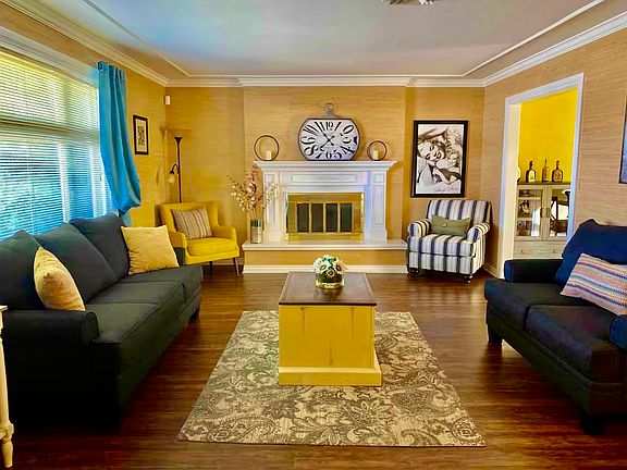 4th image of 4689 La Fonda Dr