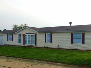 10933 Jakewood Dr, Lebanon, IL 62254
