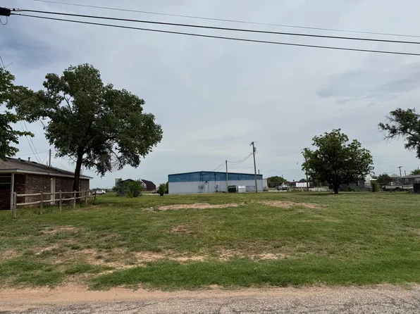 522 N 9th St, Memphis, TX 79245