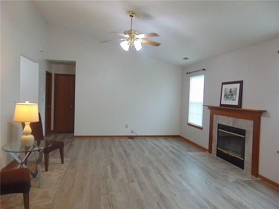 3rd image of 12240 Meadowfield Cir