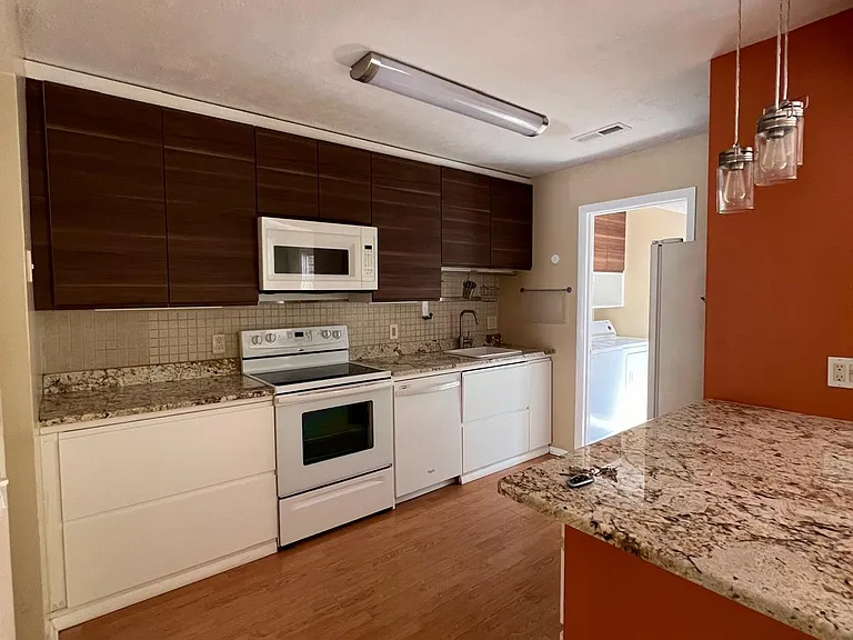 2803 Newton Ct — Photo 6