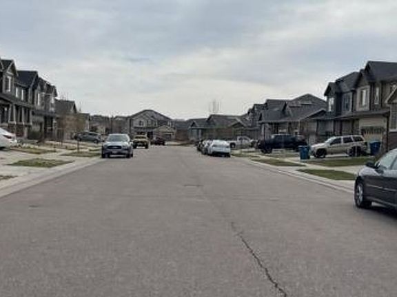 Exterior Neighborhood (street photo)