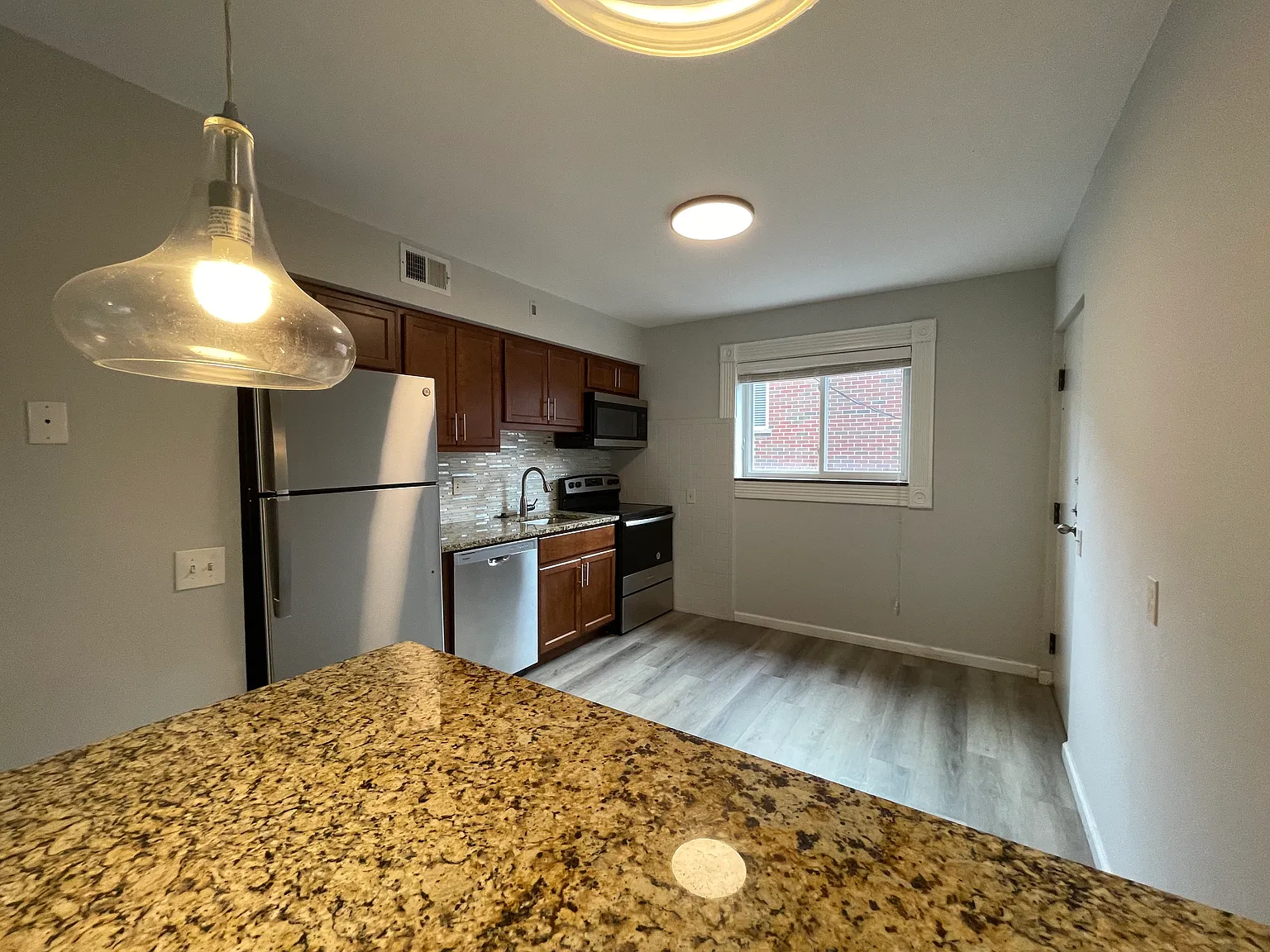 2 bed, 900 sqft, $1,195 — Photo 3