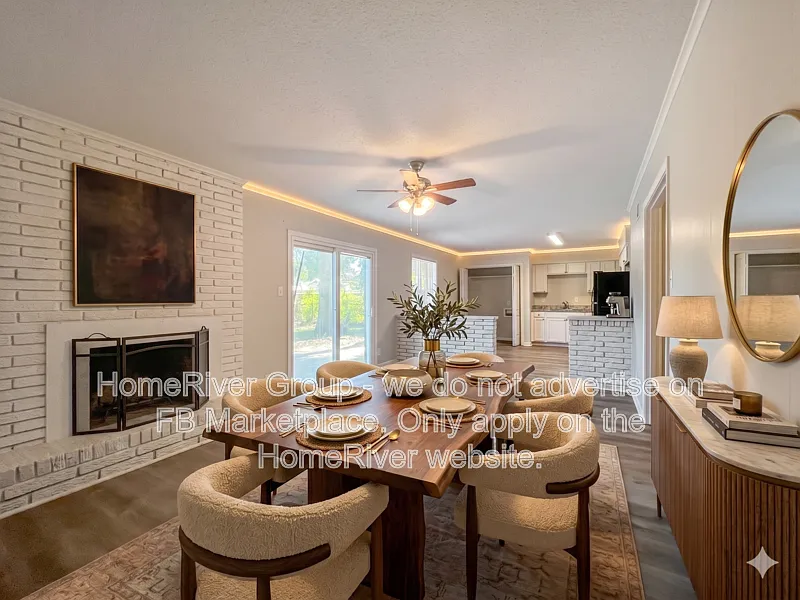 3 bed, 1.5 bath, 1323 sqft, $1,165 — Photo 3