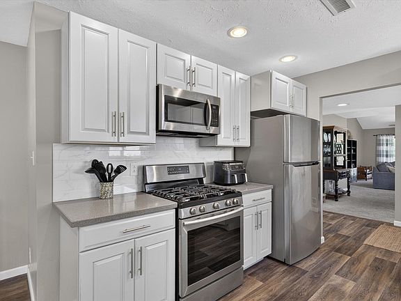 4th image of 9126 S Greenridge Ln