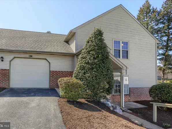 19 Sterling Ct, Hershey, PA 17033