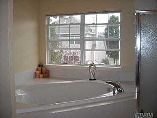 4th image of 10 Hyacinth Ct