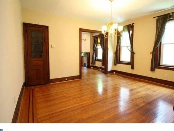 5th image of 209 W Mount Pleasant Ave