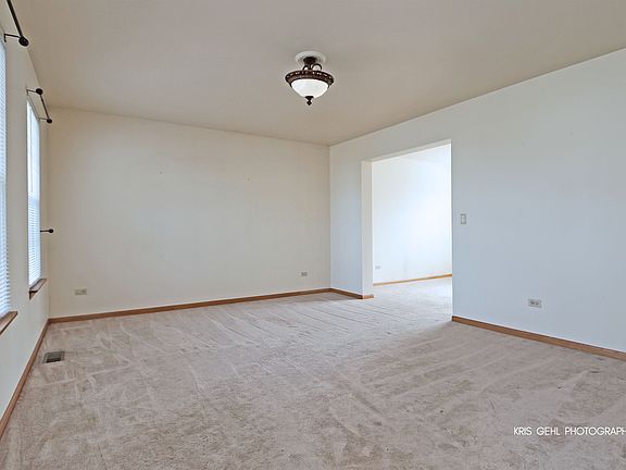 3rd image of 161 Wedgeport Ct