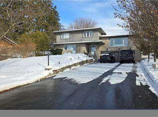 101 Lang Cres #B, Kitchener, ON N2K 1P4