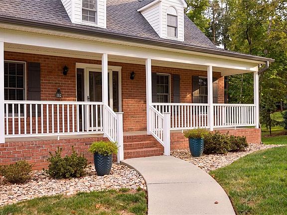 3rd image of 182 Crowfoot Ct