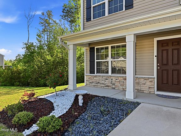 5th image of 697 Poppleton Drive