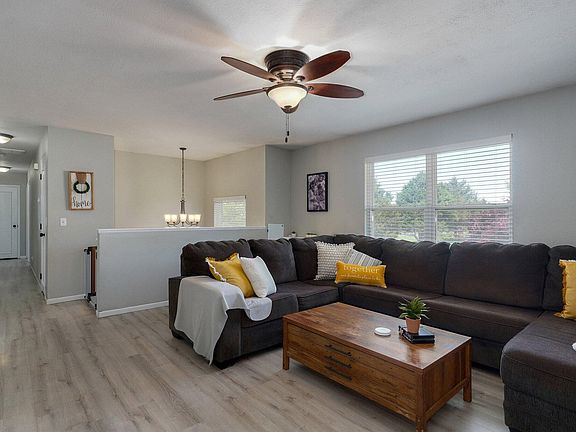 425 Itascha St-8