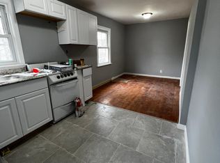 17 Civic Sq W #1R, Irvington, NJ 07111