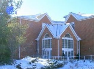 129 Hunt Club Dr, Saint Charles, IL 60174