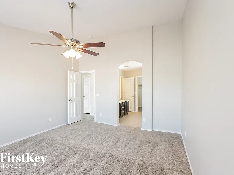 7017 N 77th Dr — Photo 8