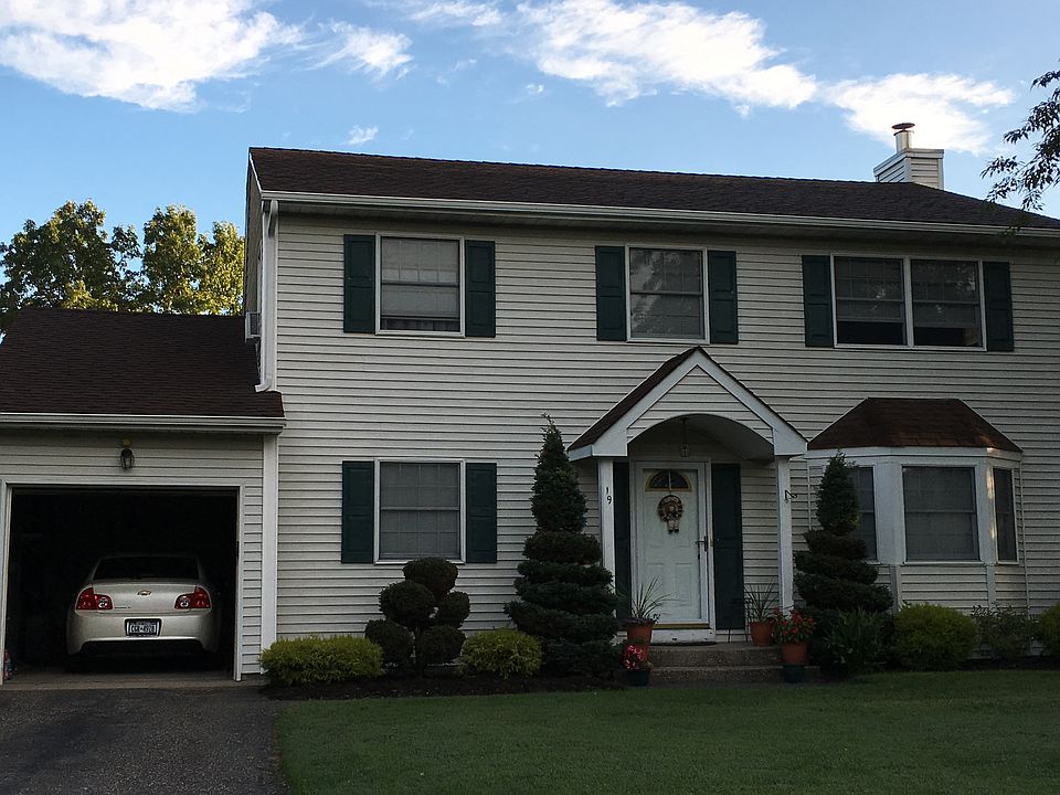 2nd image of 19 Robert Dr
