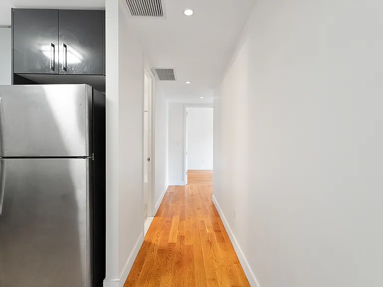 2727 Henry Hudson Pkwy W #504 — Photo 11
