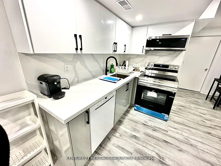 29 Eminence Rd E #BASEMENT — Photo 3