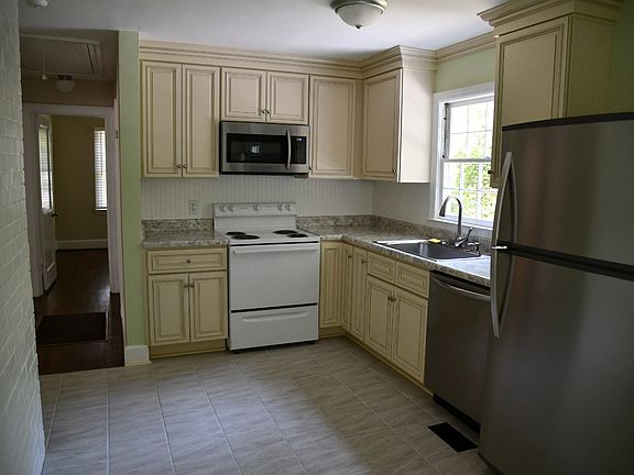 3rd image of 1910 Colonial Ave