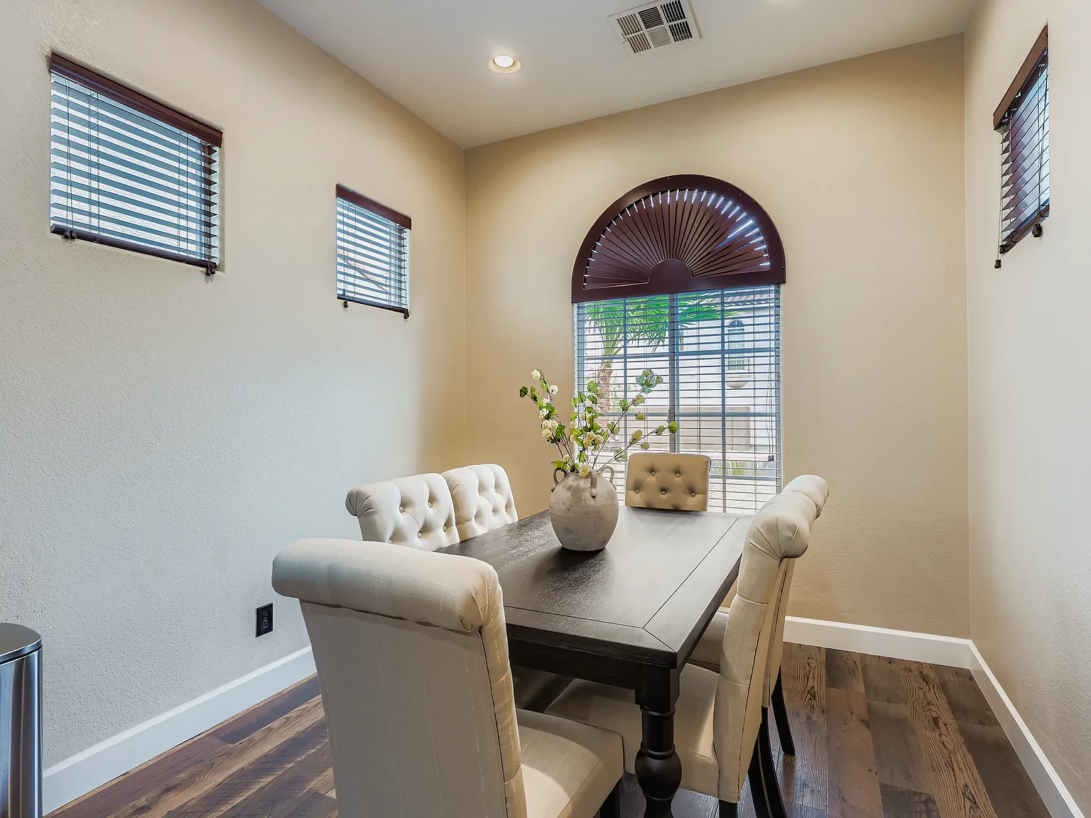 3 bed, 1741 sqft, $4,500 — Photo 3