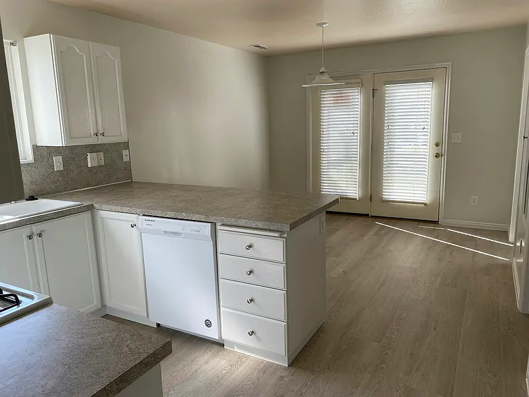 2421 N Washington Blvd #4-J — Photo 5
