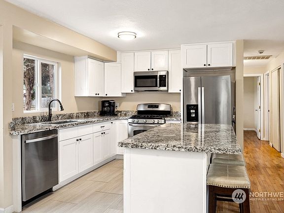 3rd image of 603 Cedar Drive SE