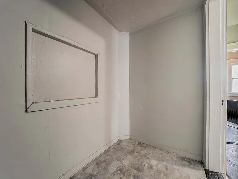3484 W 58th St — Photo 15