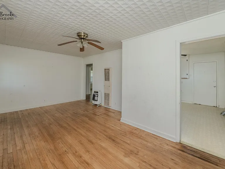 3202 Grant St — Photo 7