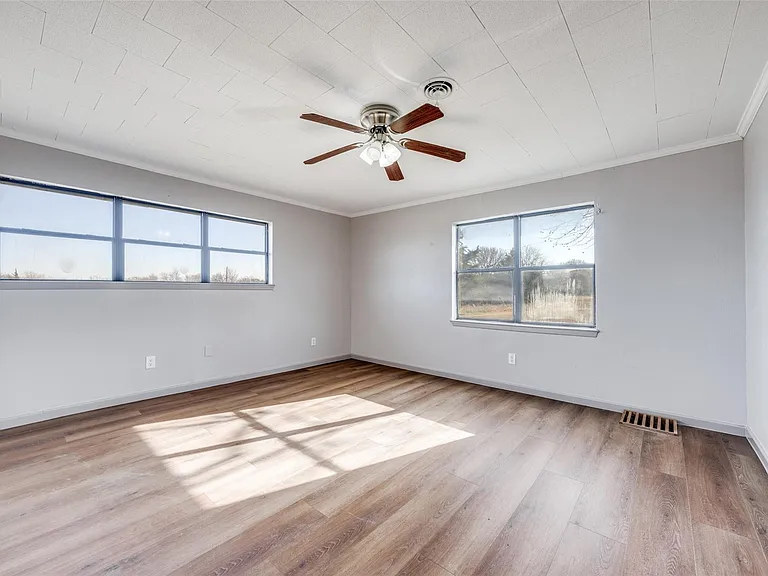 226 Glen Meadows Dr — Photo 17