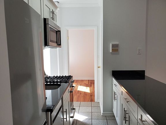 4th image of 225 W 15th St #A1