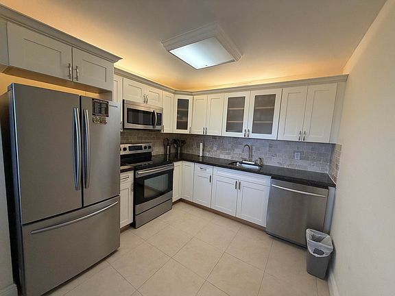3rd image of 1905 Bermuda Cir APT L4