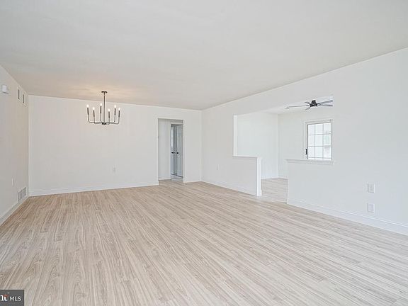 4th image of 53 Knollwood Dr
