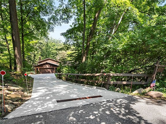 2nd image of 8081 Amber Ln