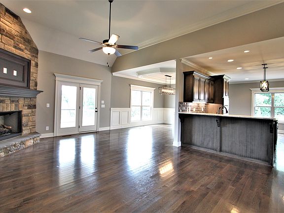 3rd image of 502 Montrose Dr #305-lot 305