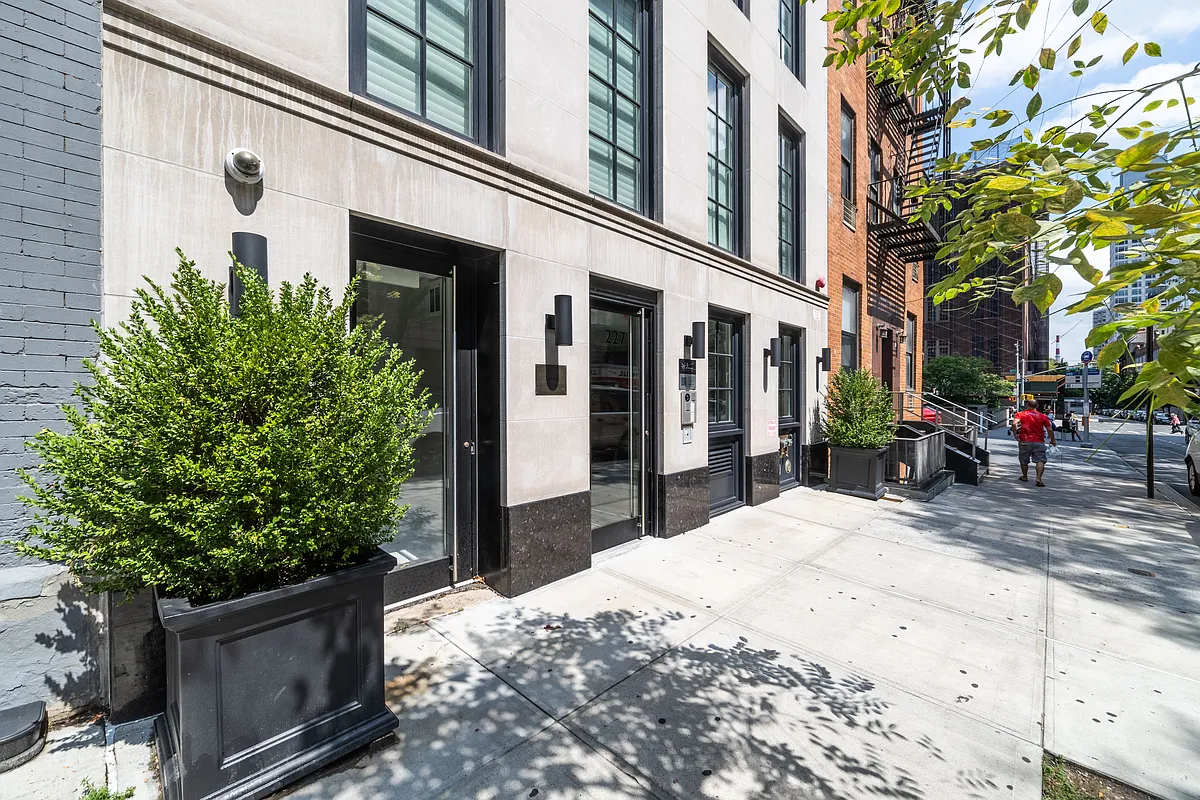 The Jacqueline at 227 East 67th Street in Lenox Hill : Sales