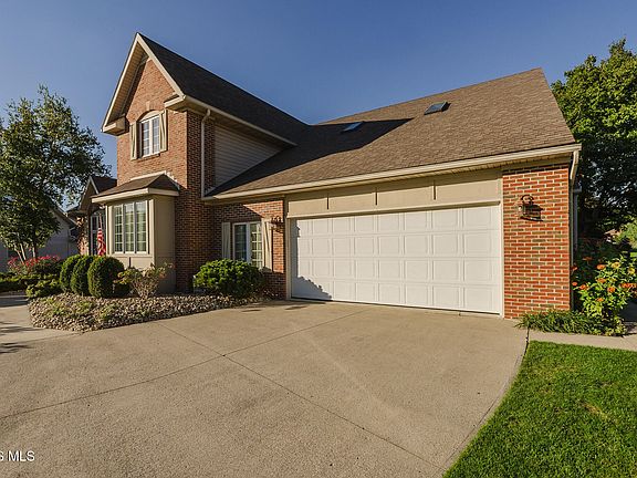 4th image of 2145 S Lake Ct
