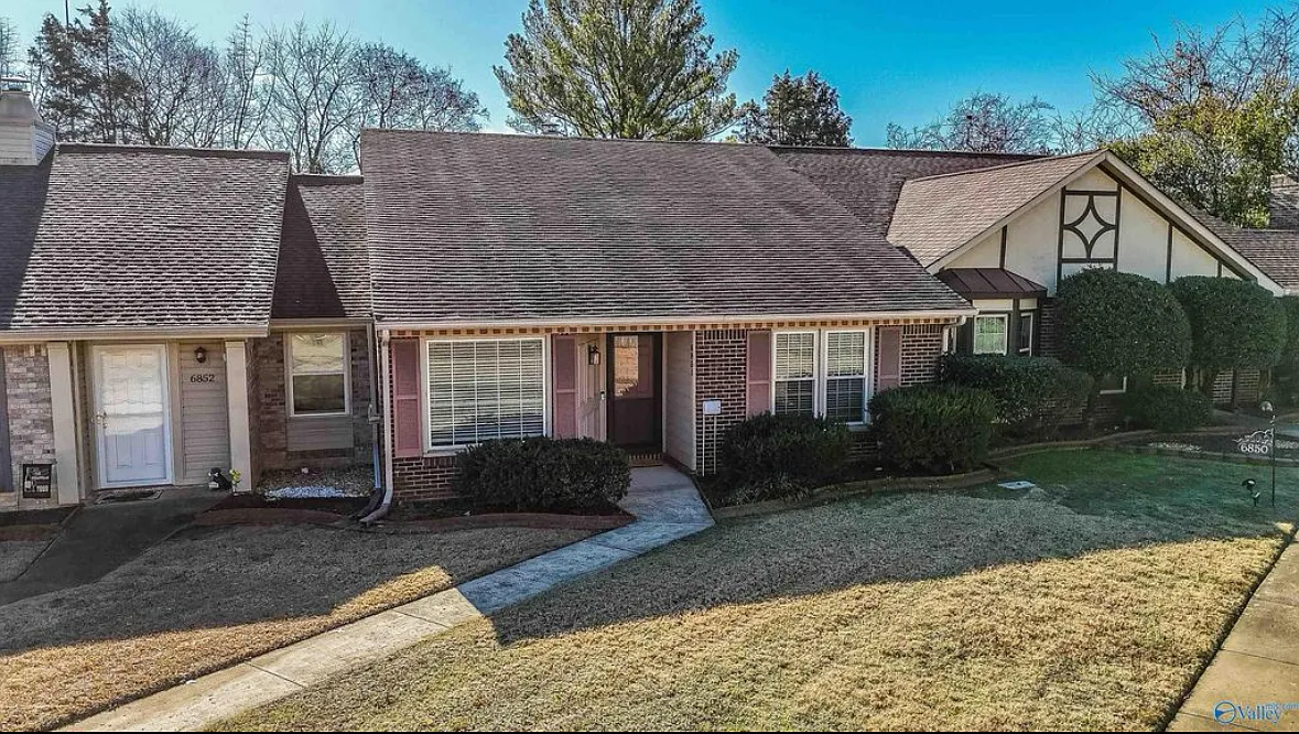 6851 Steeplechase Dr NW — Photo 1